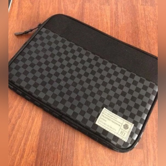 Microsoft Surface Go Bundle - Picture 4 of 12